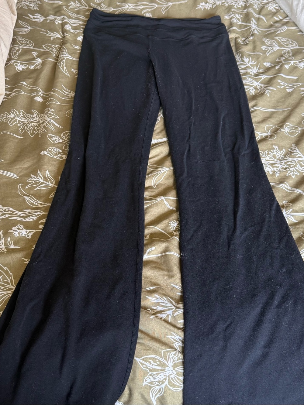 Black Lululemon Legging Yoga Pants with Damage